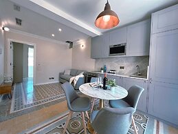 Local Living 2BR 2BA With Patio - Duplex Apartment