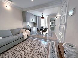 Local Living 2BR 2BA With Patio - Duplex Apartment