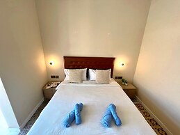 Local Living 2BR 2BA With Patio - Duplex Apartment