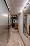 Modern Luxury 1-br Apartment