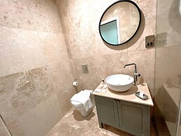 Self Check-in 1BR Refurbished Apartment