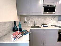 Local Gem Spacious 2BR 2BA Duplex Apartment