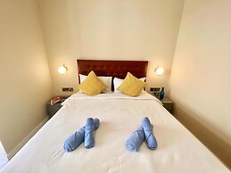 Local Gem Spacious 2BR 2BA Duplex Apartment