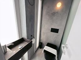 Spacious 1BR Penthouse With a Rooftop Terrace