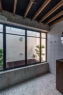 Exquisite Apartment With Patio