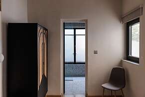 Exquisite Apartment With Patio