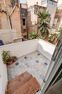 Spacious Apartment With Patio and Workspace