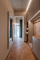 Spacious Apartment With Patio and Workspace