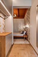 Spacious Apartment With Patio and Workspace