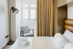 Square and Sea Views - 1 BR With Ensuite