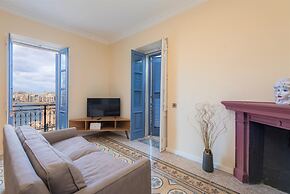 Square and Sea Views - 1 BR With Ensuite