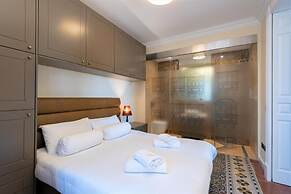 Square and Sea Views - 1 BR With Ensuite