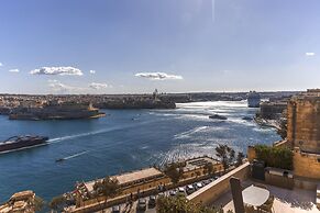 Large Sea View 2BR Apartment