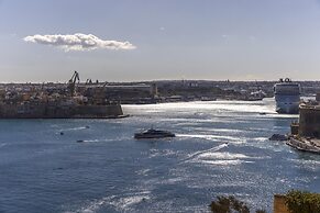 Large Sea View 2BR Apartment