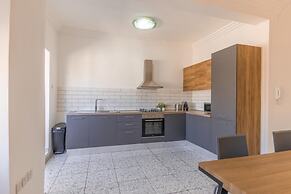 Large Sea View 2BR Apartment