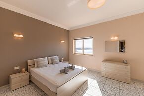 Large Sea View 2BR Apartment