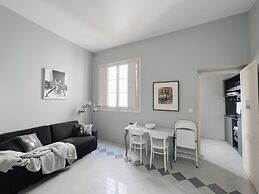 Spacious 1BR Apartment on Charming Street