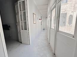 Spacious 1BR Apartment on Charming Street