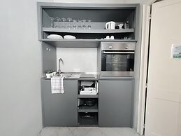 Spacious 1BR Apartment on Charming Street