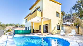 Camelia in Llafranc With 4 Bedrooms and 3 Bathrooms