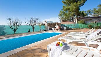 Alonso in Vidreres With 4 Bedrooms and 1 Bathrooms