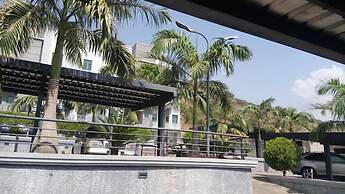 Bizzare Luxury Apartment