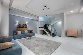 Bizzare Luxury Apartment