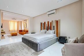 Bizzare Luxury Apartment