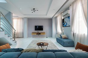 Bizzare Luxury Apartment