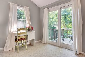 1/2 Mi to Ogunquit Beach: Maine Home w/ Deck!
