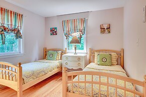 1/2 Mi to Ogunquit Beach: Maine Home w/ Deck!
