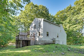 1/2 Mi to Ogunquit Beach: Maine Home w/ Deck!
