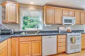 1/2 Mi to Ogunquit Beach: Maine Home w/ Deck!