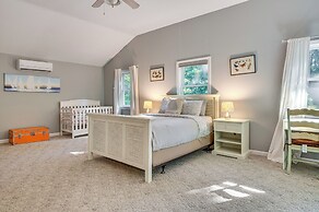 1/2 Mi to Ogunquit Beach: Maine Home w/ Deck!