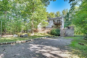 1/2 Mi to Ogunquit Beach: Maine Home w/ Deck!