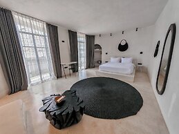 Hillstone Luxury Village