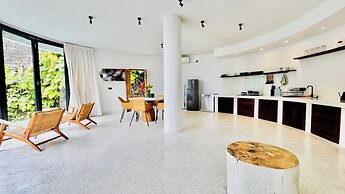 Hillstone Luxury Village