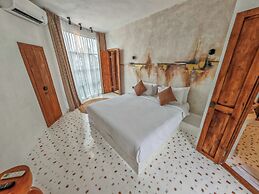 Hillstone Luxury Village