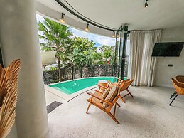 Hillstone Luxury Village