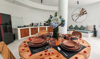 Hillstone Luxury Village