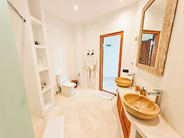 Hillstone Luxury Village