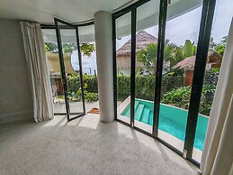 Hillstone Luxury Village