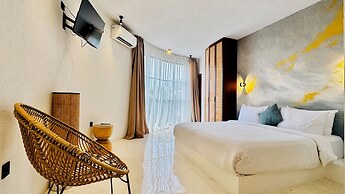 Hillstone Luxury Village