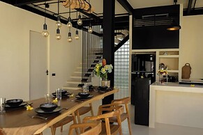 Hillstone Luxury Village