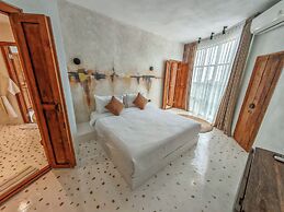 Hillstone Luxury Village