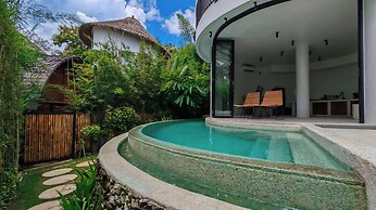 Hillstone Luxury Village