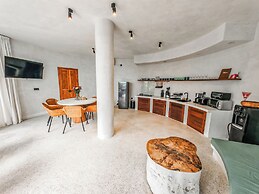 Hillstone Luxury Village