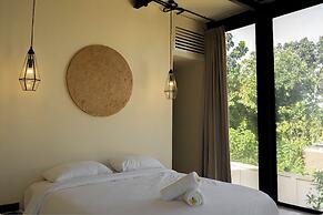 Hillstone Luxury Village