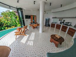 Hillstone Luxury Village