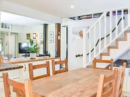 Red Squirrel Haven 2BR House - Sleeps 4 - Parking